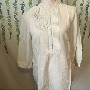 Size M Banana Republic heritage off white Blouse with Floral Detail B2